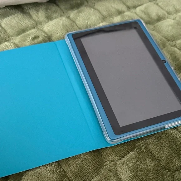 Android Tablet with Case - Picture 5 of 8